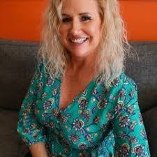 Lisa Wink's Instagram, Twitter & Facebook