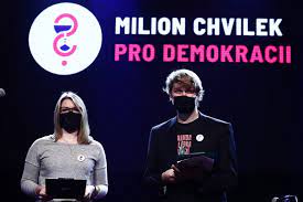 View latest posts and stories by @milionchvilek milion chvilek pro demokracii in instagram. Spolek Milion Chvilek Odvysilal Online Demonstraci Predstavila Rok Zmeny Idnes Cz