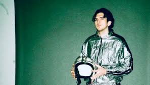 Cade Hoppe gives us his best single yet with “Moon” » // MELODIC Magazine