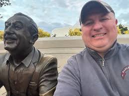 🤯 Bill is a legend in the retro arcade world! He's so well known for his  marathon gaming record attempts that Mackattack Films chronicled his  efforts to beat the Missile Command world