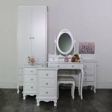 From traditional wood beds and modern, upholstered headboards to nightstands, dressers, chests and mirrors, find the perfect pieces for a stunning bedroom transformation in bassett furniture's bedroom furniture collection. Large White Bedroom Furniture Set Lila Range Melody Maison