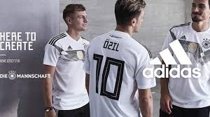 Change it here dw.com hat deutsch als spracheinstellung für sie gewählt. Das Neue Trikot Mit Dem Geist Von 1990 Dfb Deutscher Fussball Bund E V