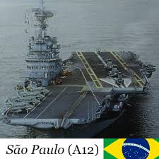 Brasil Nae Sao Paulo A 12 Era Un Portaviones De La Clase Clemenceau Construido En Francia Y Comprado Por La Armada De Bras Aircraft Carrier Aircraft Warship