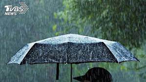 豪雨(extremely heavy rain)： 指24小時累積雨量達200毫米以上，或3小時累積雨量達100毫米以上之降雨現象。 若24小時累積雨量達350毫米以上，或3小時累積雨量達200毫米以上則稱之為大豪雨( torrential rain )。 å¿«è¨Š 9ç¸£å¸‚é›¨å½ˆå¤œè¥²å˜‰ç¾© å°å— é«˜é›„ å±æ±é˜²è±ªé›¨ ç†±é–€ Yahooå¥‡æ'©è¡Œå‹•ç‰ˆ