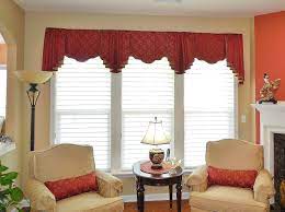 Charlotte Valance On A Triple Window With Matching Pillows Windowtreatments Www Ladydiannes Com Window Treatments Living Room Window Styles Valance