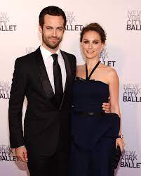 Elle poste une rare photo avec benjamin millepied aux oscars en 2011, natalie portman attend son fils aleph benjamin millepied et natalie portman se sont rencontrés sur le tournage de black swan Natalie Portman Gushes About Meeting Husband Benjamin Millepied