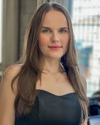 Mariana Eckert's Instagram, Twitter & Facebook