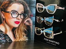 Pier Martino se caracteriza por sus diseños originales hechos a mano en  Italia con cristales Swarovski. Creando un estilo definido, clásico y  elegante. En New Vision Óptica tu salud visual es importante