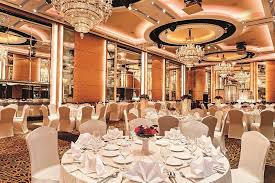 1 000 Per Table And Below 15 Affordable Singapore Wedding Venues To Check Out Herworldplus Orchard City Elegant Table Centerpieces Holiday Inn