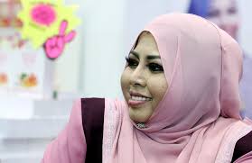 Cast： nelydia senrose ， farid kamil ， nadiyah shahab. Kenapa Hanya Kaki Farid Sahaja Yang Bernanah Kalau Nak Saman Silakan Penerbit Lafazkan Kalimah Cintamu