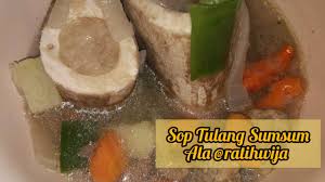 Sup dianggap memiliki kuah yang memiliki cita rasa khas dengan aneka rempah yang digunakan. Resep Sop Tulang Sumsum Sapi Beef Bone Soup Youtube