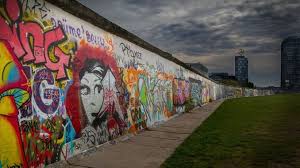 Warum wurde die berliner mauer eigentlich gebaut/abgerisse? Warum Wurde Die Berliner Mauer Gebaut Wie Und Warum Ist Die Berliner Mauer Gefallen