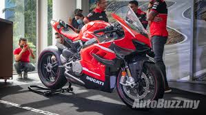The new ducati panigale v4 s is equipped with öhlins suspensions with smart ec 2.0 system, bosch cornering abs evo, ducati traction control (dtc) evo, ducati wheelie control (dwc) evo, ducati slide control (dsc), engine brake control (ebc) evo and auto tire calibration. The Ducati Superleggera V4 Costs Rm888k And The Only One Currently In M Sia Has Already Been Sold Autobuzz My