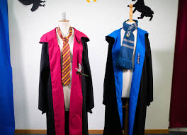 Er ist ein sehr talentierter junger zauber und macht auch auf dem besen eine gute figur. Nahanleitung Harry Potter Schulumhang Click Create Bernina Blog