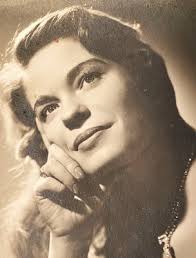 Claudia Maxwell's Instagram, Twitter & Facebook