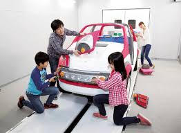 Een speelgoed garage om al je autootjes in te parkeren. Experience Monozukuri Manufacturing While Having Fun What S Cool Kids Web Japan Web Japan