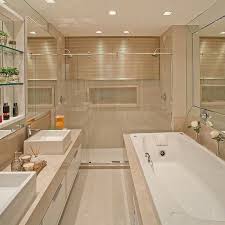 Banheiro Com Banheira 57 Banheiro Classico Com Banheira Tradicional Pia Dupla E Chuveiro Com Apartment Bathroom Design Bathroom Design Apartment Bathroom