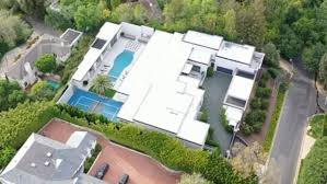 Kylie jenner haus casa kylie jenner kardashian jenner kendall jenner house design hotel paris bag closet closet space sacs design design living room. Die 21 Besten Ideen Zu Kylie Jenner Haus Jenner Haus Kylie Jenner Haus Villen