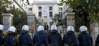 Καμία σκέψη για πανεπιστημιακή αστυνομία και έλεγχο εισόδου στο campus. Zaou4g9zndecxm