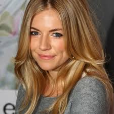 Haarfarbe Caramel Blond Ein Trend Den Sie Selber Ausprobieren Sollten Haarfarben Caramel Blond Caramel Haarfarbe Haarfarben