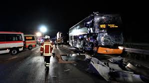Easy to navigate and easy to book. Zwei Flixbus Unfalle In Einer Nacht Bus Auf A1 Bei Bremen Brennt 7 Verletzte Bei Unfall Auf A5 Bei Karlsruhe