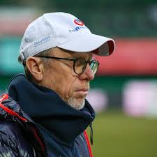 Wiener peter stöger hat nach seinem abgang von der wiener austria bereits eine neue aufgabe gefunden und. Peter Stoger Findet Nach Koln Absage Neuen Klub In Ungarn