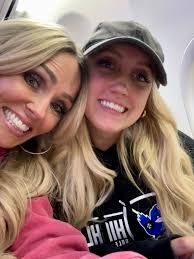 Does the morning get any better than this? 🥰 Steve Horstmeyer always talks  about cuddling up with his 8-10 dogs in his bed.. and it's always given me  quite the visual of