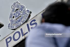 Anggota dari balai polis bandar dato' onn itu maut apabila kereta mpv itu terbabit kemalangan dengan perodua aruz selepas bergesel dengan kereta dinaiki suspek. Polis Siasat Insiden Wanita Dipukul Semasa Mesyuarat Parti Politik Di Teluk Intan