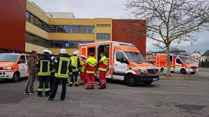 17 hours ago · video/update after a heavy explosion at a chemical park in leverkusen, west germany, five people are considered missing. Kathe Kollwitz Gesamtschule In Leverkusen 21 Verletzte Nach Gasaustritt