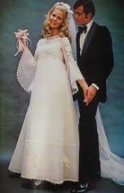 Abiti da sposa creati dalla designer rosa clará perfetti per sfoggiare ricercata eleganza, sensualità e raffinatezza. 1970 1970s Wedding Dress 1980s Wedding Dress Wedding Dresses Vintage