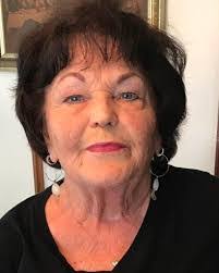 Carolyn Clark's Instagram, Twitter & Facebook