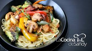 En cocina casera y fácil utilizamos cookies propias y de terceros para darte la mejor experiencia en nuestra. Spaghetti Pasta Con Verduras Y Pollo En Salsa De Soja En Recetas De Cocina Faciles Youtube