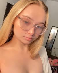 Surprise 🥰! There's a little Baby Floyd coming October 2021.  @s.waggy.floyd and I can't wait to meet you baby🥺I love you so much 😩🌎!