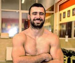 Andrea boehlke is a contestant from survivor: Andrei Stoica I A Convins Pe Elevi De ImportanÈ›a Orelor De Sport Din È™coalÄƒ Evenimentul Zilei