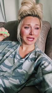 Elisa Fleming's Instagram, Twitter & Facebook