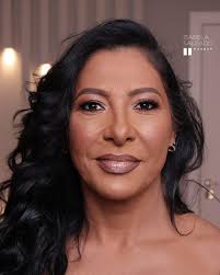 Eu amo o poder embelezador da maquiagem! É realçar a beleza da cliente  podendo disfarçar o que a incomoda! Se você não viu a construção passo a  passo dessa produção, veja o