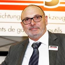 Sehschwäche (kurzsichtigkeit, weitsichtigkeit, schielen etc.) werden nahezu immer mit einer brille, kontaktlinsen oder einer operation behandelt. Halle 7 Highlights Fur Garagisten Agvs Upsa