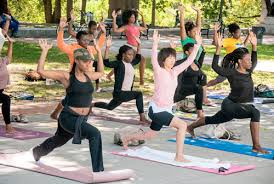 Iyengar mit seinem persönlichen ja yoga zu unterrichten Zen And The Art Of Hair Maintenance New Yoga Class For Women With Curls Brooklyn Paper