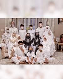 Foto cewek2 cantik lucu berhijab anak remaja smp kelas 7 / download foto cewek2 cantik lucu berhijab kls 7 png : Tengok Foto Syahrini 10 Artis Yang Lebaran Dengan Tetap Pakai Masker