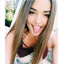 Hande Ercel Selfie Celebrityselfies Ercel Hande Selfie Hande Ercel Celebrity Selfies Beautiful Girl Face