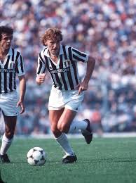 Behind the scenes, interviews, quizzes, and much more await you to enjoy your team wherever and whenever you want. Boniek Platini Juventus Calcio Michel Platini Calcio Futbol