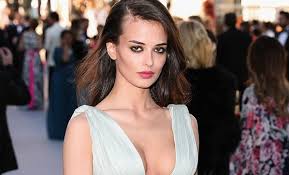 Elif aksu es una de las modelos más hermosas del mundo, y su belleza se equipara con su rebeldía: Kokain Kullanan Turk Asilli Manken Elif Aksu Ferrari Ile Kaza Yapti