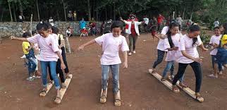 Di beberapa tempat tetap menyebutnya dengan congklak. Darimana Asal Usul Bakiak Dan Cara Memainkannya Permainan Tradisional Dictio Community