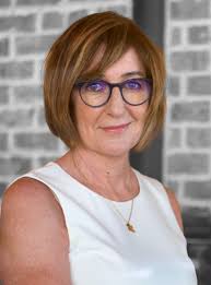 Jenny Oneill's Instagram, Twitter & Facebook