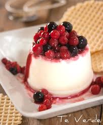 Questa panna cotta è prodotta in piemonte a partire da latte munto dalle mucche frisone nutrite con foraggi aziendali. Panna Cotta Ai Frutti Di Bosco Aryblue Dolci Veloci E Facili Idee Alimentari Ricette