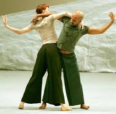 Junto A Akram Khan En Monstuos Sagrados Con Coreografia De Khan Poses De Danca Fotos De Danca Danca
