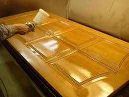 أفضل الطرق لإصلاح الأبواب الداخلية يتضخم ويتوقف عن إغلاق الباب الخشبي