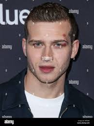 Oliver Stark's Instagram, Twitter & Facebook