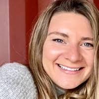 Elizabeth Stapleton's Instagram, Twitter & Facebook