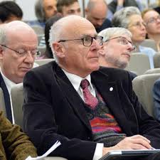 Papa Francesco regala l'uovo di Pasqua al barbiere dei clochard